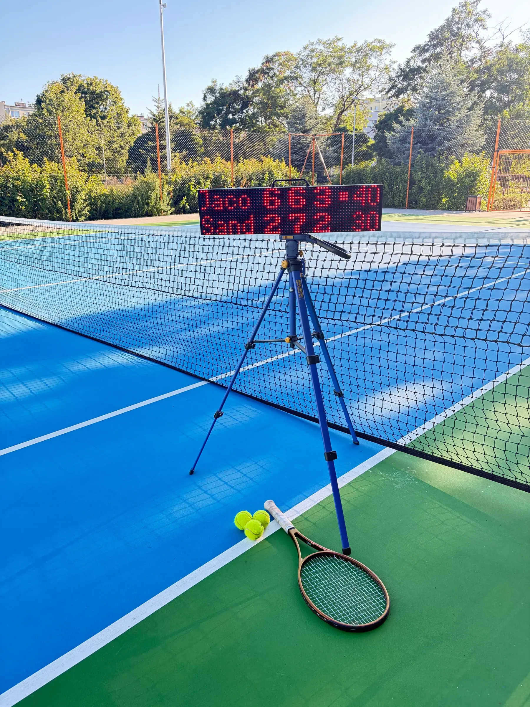 ScreenBattle red LED tennis scoreboard displaying a match score outdoors